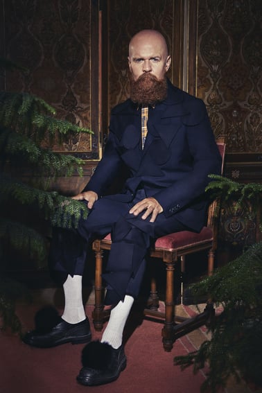 Alexander_Tjoholom_retouch_indoors.jpg Alexander_Tjoholom_retouch_indoors.jpg