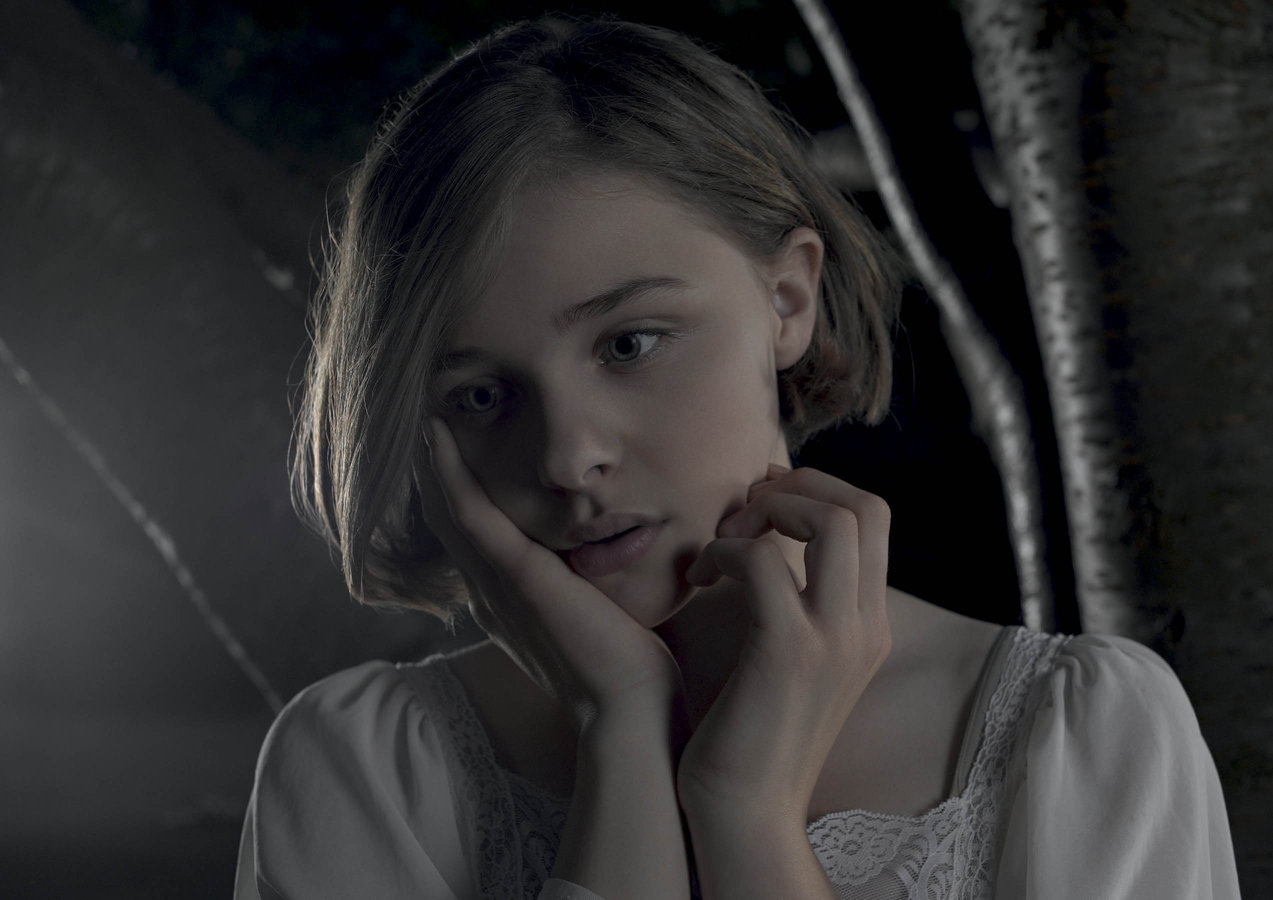 Julia Fullerton-Batten Happy Finish Retouch Vahakn Vorperian